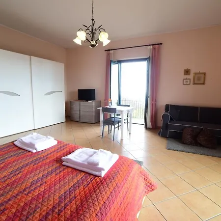 Dimora Dell' Etna Bed & Breakfast 2*