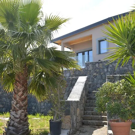 Dimora Dell' Etna Luxe Bed & Breakfast 2*