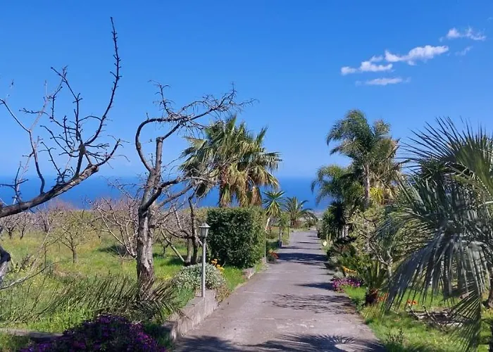 Dimora Dell' Etna Bed & Breakfast 4*